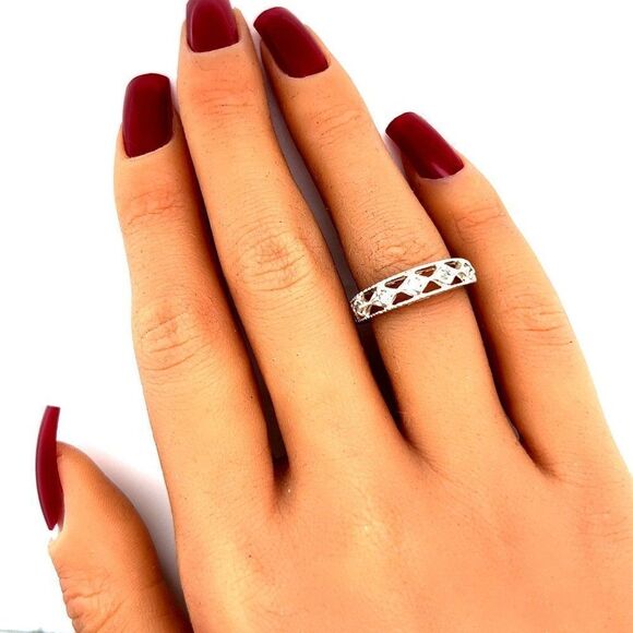 Sterling Silver 925 Diamond Cut Design Cz Ring - Picture 3 of 4